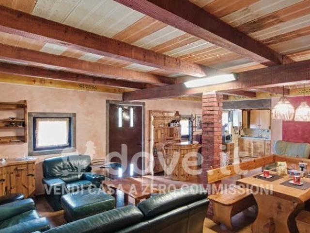 Villa di 120 m con 4 locali in vendita a Dossena