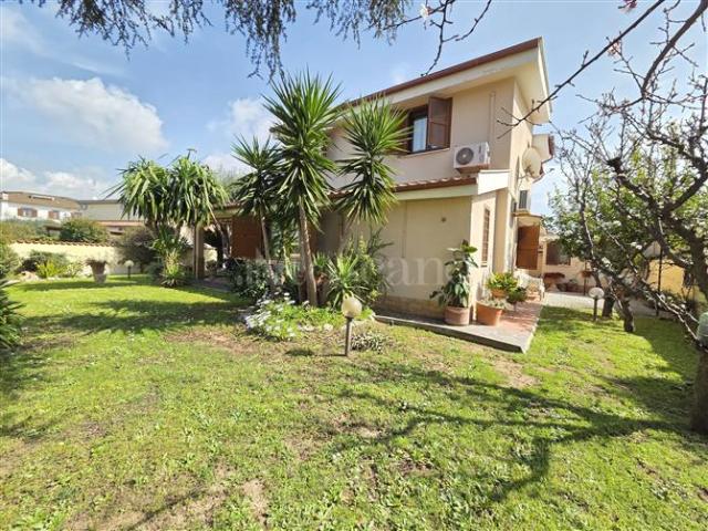 Villa di 125 mq a Lido di Ostia, Ostia Antica, Castel Fusano Roma