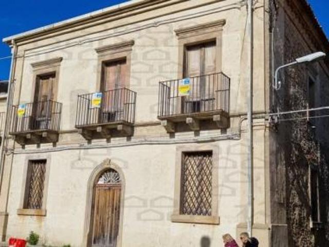 VILLA di 12 vani e di 300 mq MONTALBANO ELICONA rif. 2VS16990