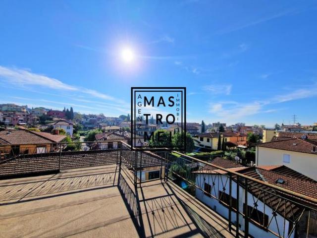 VILLA di 12 vani e di 400 mq MONTECATINI TERME rif. 3400