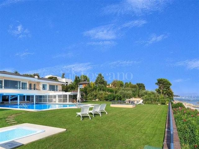 Villa di 1300 mq a Centro Padenghe sul Garda