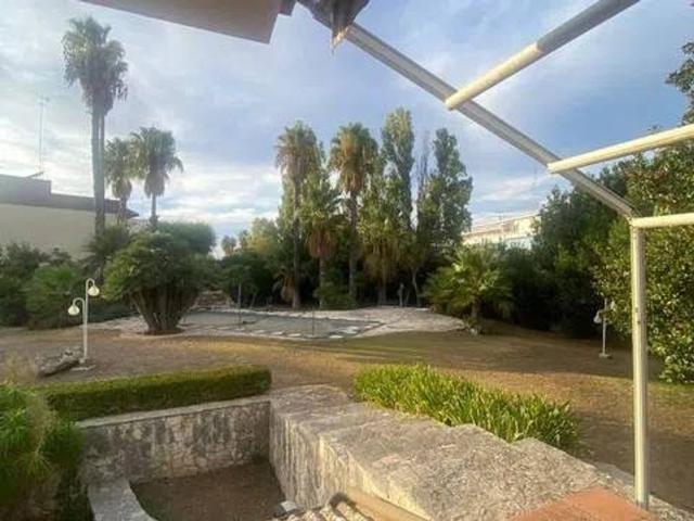 Villa di 1300 mq in vendita Via Alvaro Corrado, 1, Lecce, Puglia