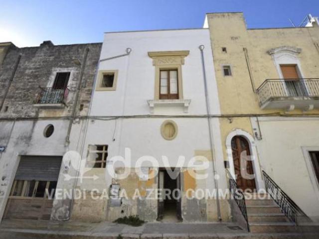 Villa di 130 m con più di 5 locali in vendita a Oria