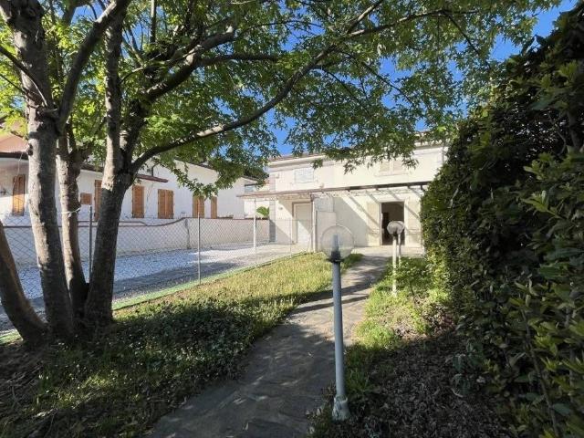 Villa di 143 mq in vendita Via Ugo Foscolo, 9, Pietrasanta, Toscana
