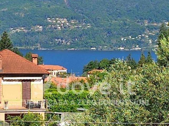 Villa di 145 m con 4 locali e box auto doppio in vendita a Porto Valtravaglia