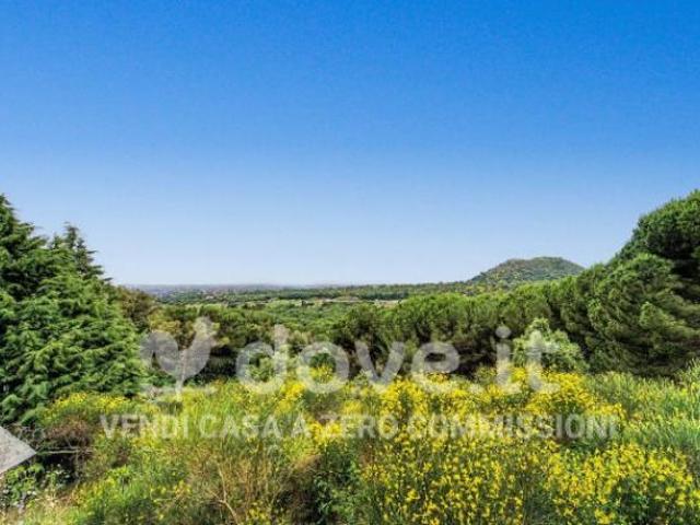 Villa di 150 m con 4 locali in vendita a Nicolosi