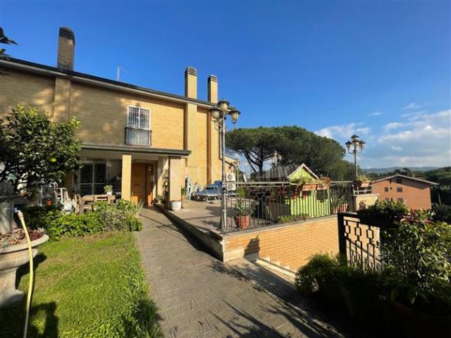 Villa Plurifamiliare di 150 mq a SANTA MARIA DELLE MOLE Marino