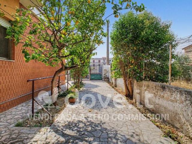 Villa di 154 m con 4 locali e box auto in vendita a Taranto