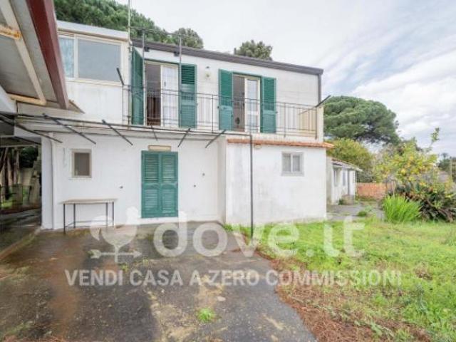 Villa di 160 m con 4 locali e box auto doppio in vendita a Messina