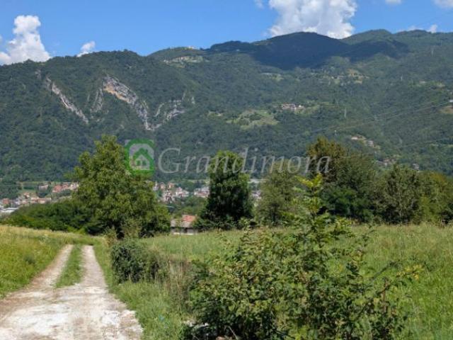 Villa di 160 m con più di 5 locali in vendita a Zogno