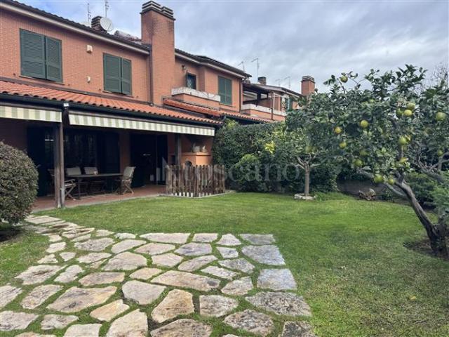 Villa di 200 mq a Axa, Casal Palocco, Infernetto Roma