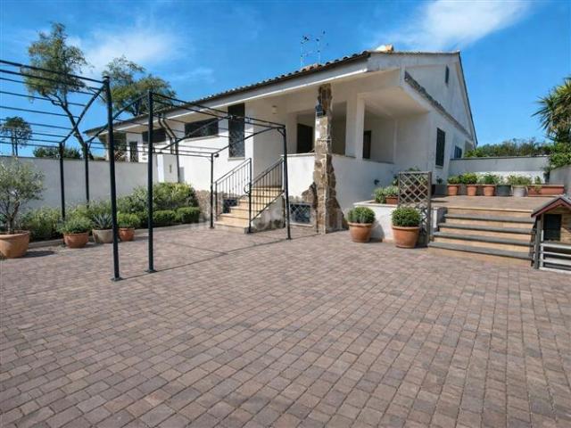 Villa di 160 mq a Axa, Casal Palocco, Infernetto Roma