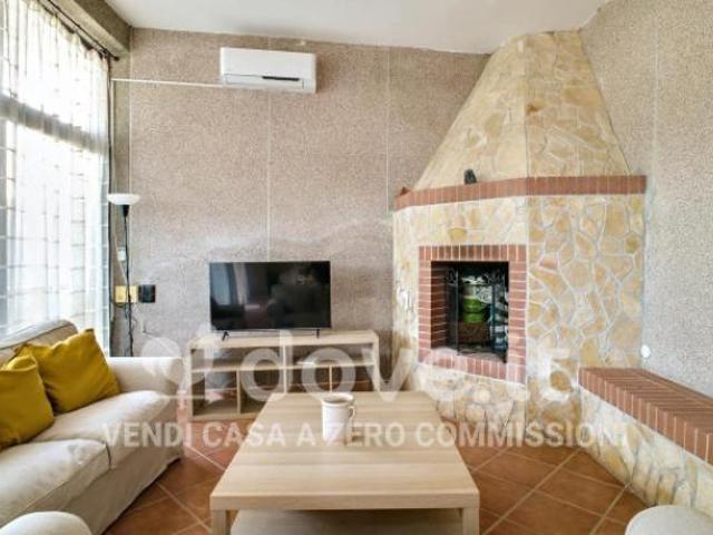 Villa di 162 m con 5 locali e posto auto in vendita a Leporano