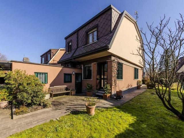 Villa di 175 mq in vendita Viale dei Platani n. 100 Arese, Lombardia