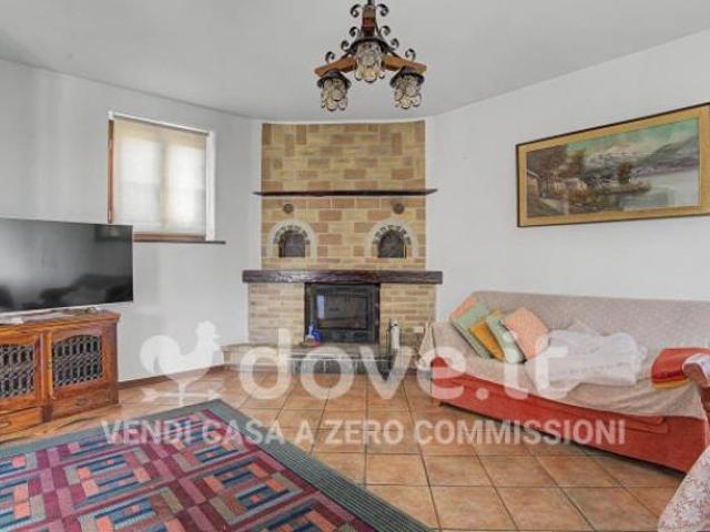Villa di 180 m con 4 locali e posto auto in vendita a Cocquio Trevisago