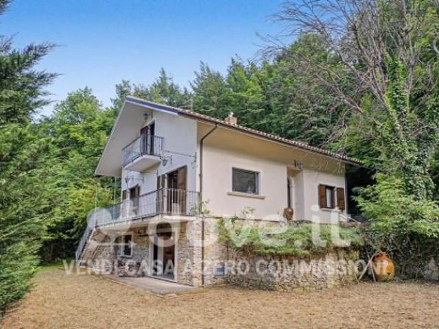 Villa di 180 m con più di 5 locali in vendita a Carpineto della Nora [rif. DV 13759]