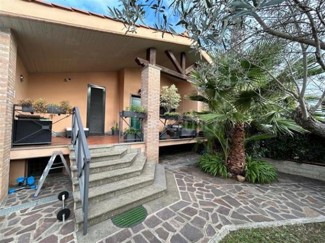 Villa di 180 mq a Axa, Casal Palocco, Infernetto Roma