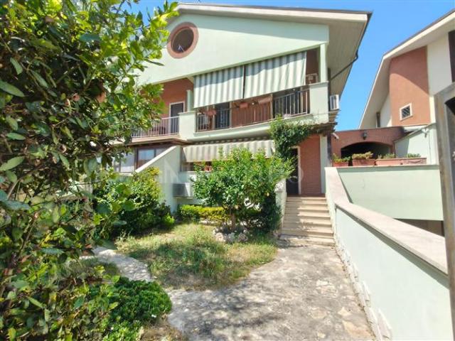 Villa di 180 mq a Axa, Casal Palocco, Infernetto Roma