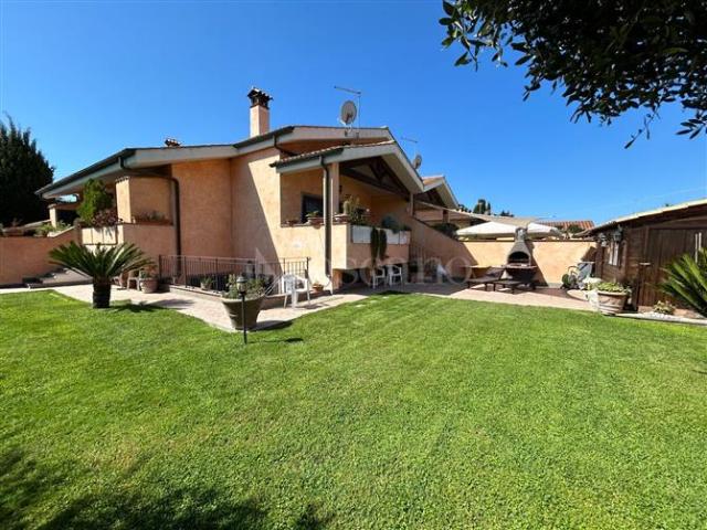 Villa di 180 mq a Infernetto Roma