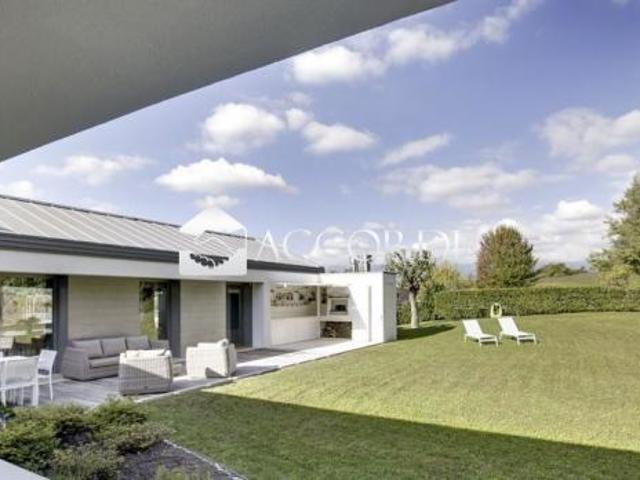 VILLA di 18 vani e di 700 mq CONEGLIANO rif. AM30G_23