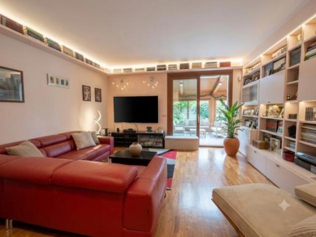 Villa di 194 m con 5 locali e box auto in vendita a Bologna