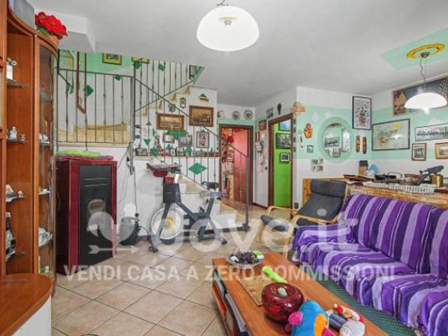 Villa di 200 m con 4 locali e box auto in vendita a Copiano [rif. DV 13131]