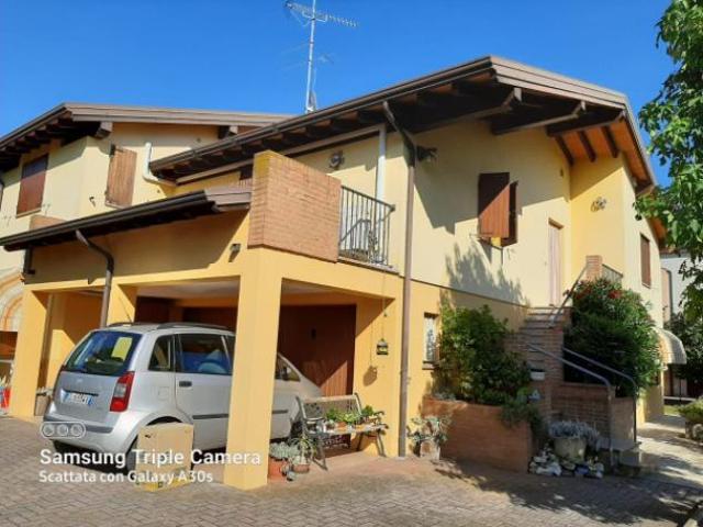 Villa di 200 m con 5 locali e box auto doppio in vendita a Finale Emilia