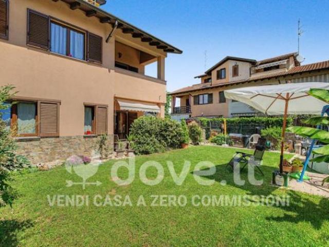 Villa di 200 m con 5 locali in vendita a Locate Varesino