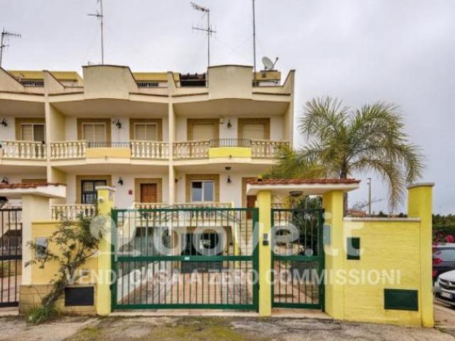Villa di 204 m con più di 5 locali e box auto doppio in vendita a Mola di Bari [rif. DV 11516]