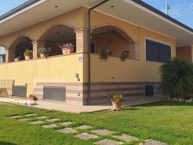 Villa di 205 mq in vendita Anzio, Italia