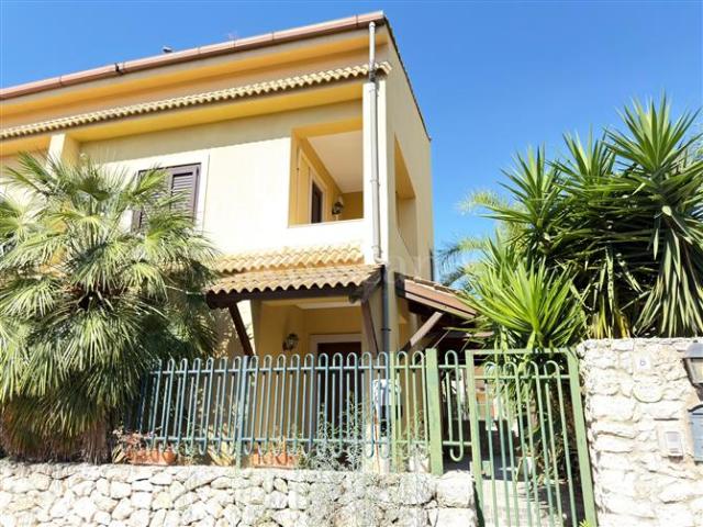Villa di 211 mq a Scala Greca, Neapolis, Pizzuta Siracusa