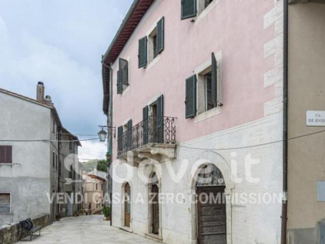Villa di 220 m con più di 5 locali in vendita a Castiglione d'Orcia