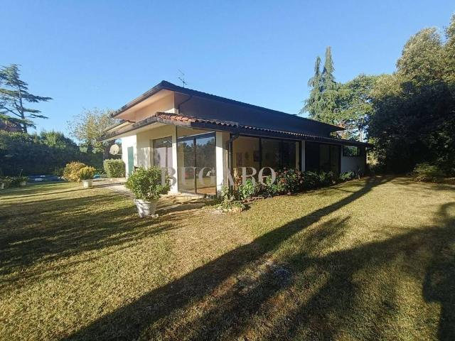 Villa di 220 mq in vendita Osimo, Italia