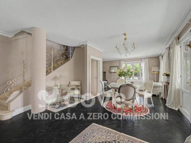 Villa di 221 m con più di 5 locali in vendita a Prato [rif. DV 14019]