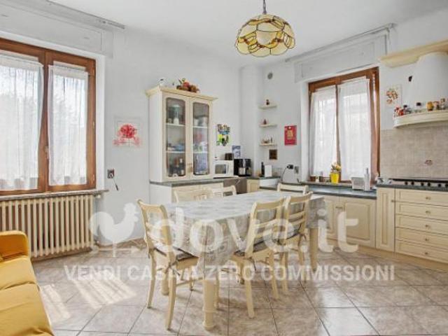 Villa di 234 m con 5 locali e box auto in vendita a Induno Olona