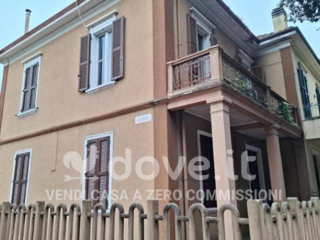 Villa di 235 m con più di 5 locali in vendita a Pesaro