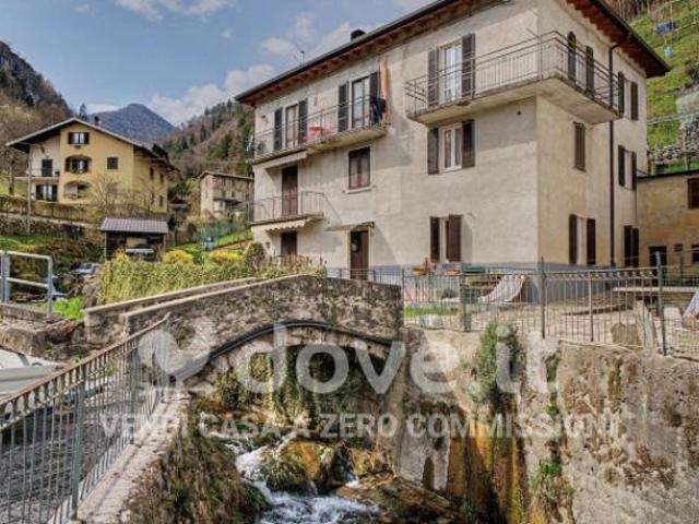 Villa di 240 m con 5 locali in vendita a Santa Brigida