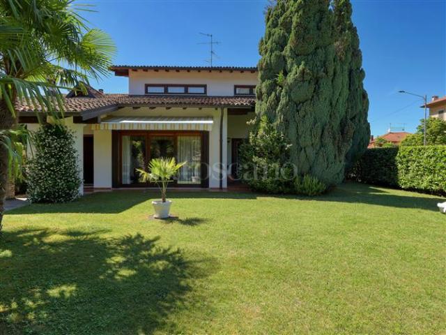 Villa di 247 mq a Centro Lavena Ponte Tresa