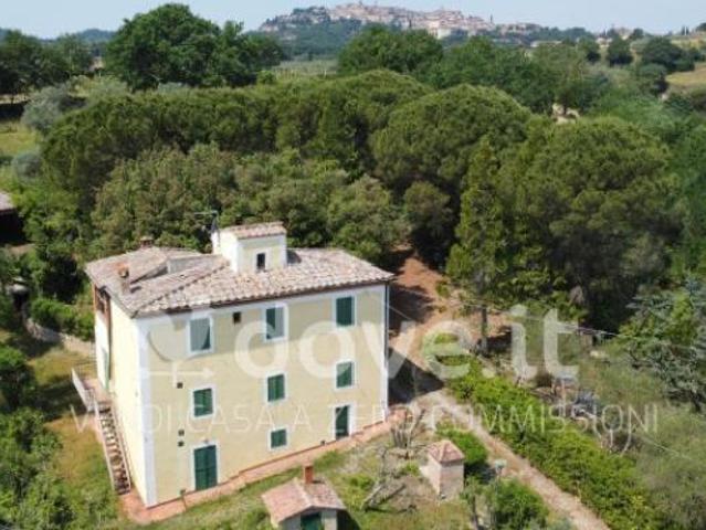 Villa di 249 m con più di 5 locali in vendita a Montepulciano