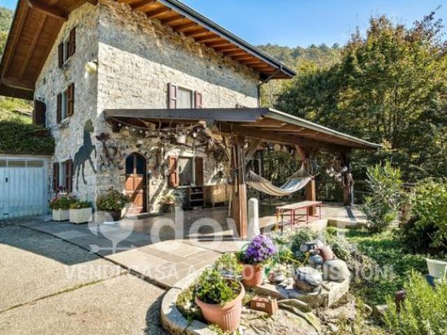 Villa di 250 m con 4 locali in vendita a Val Brembilla
