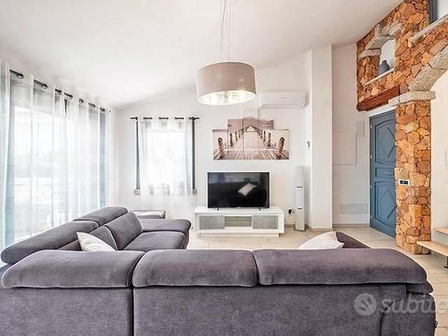 Villa di 250 m² con più di 5 locali e posto auto a