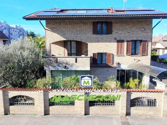 Villa di 250 mq in vendita Via Trieste, 96, Paderno Dugnano, Milano, Lombardia