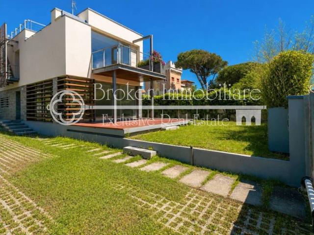 Villa di 250 mq in vendita Viale Cristoforo Colombo, Camaiore, Lucca, Toscana
