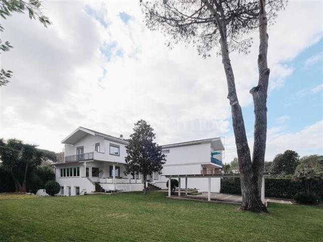 Villa di 259 mq a Axa, Casal Palocco, Infernetto Roma