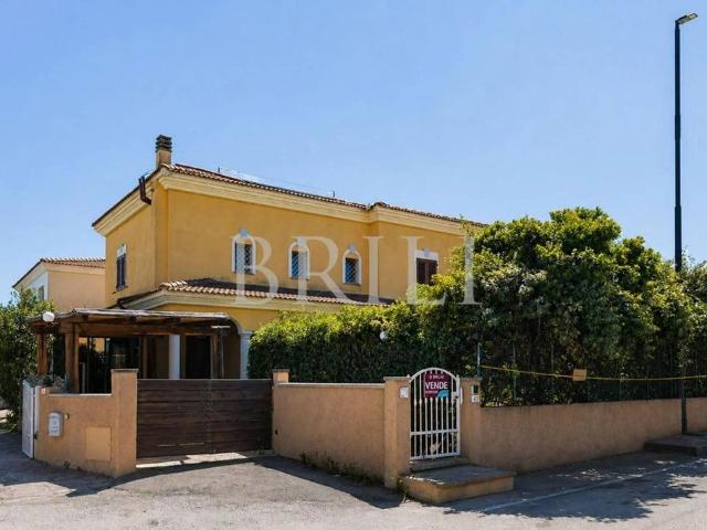 Villa di 270 mq in vendita Via Eugenio Montale n. 43 Olbia, Poltu Quatu, Sardegna
