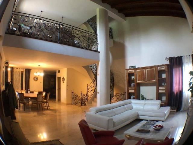Villa di 271 mq in vendita Modena, Emilia Romagna