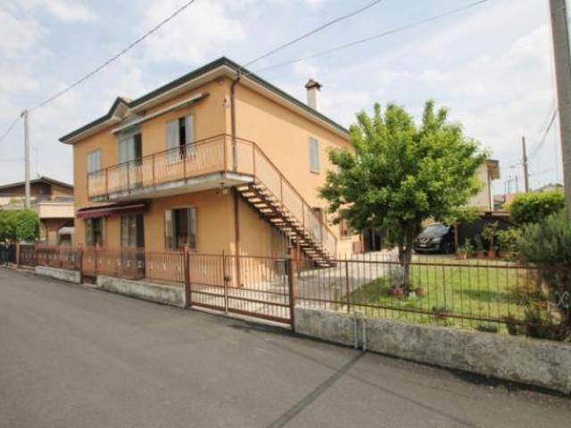 Villa di 278 m con più di 5 locali e box auto doppio in vendita a Albignasego