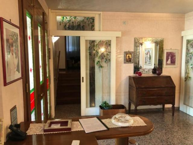 Villa di 280 m con 5 locali e box auto in vendita a Vigonza