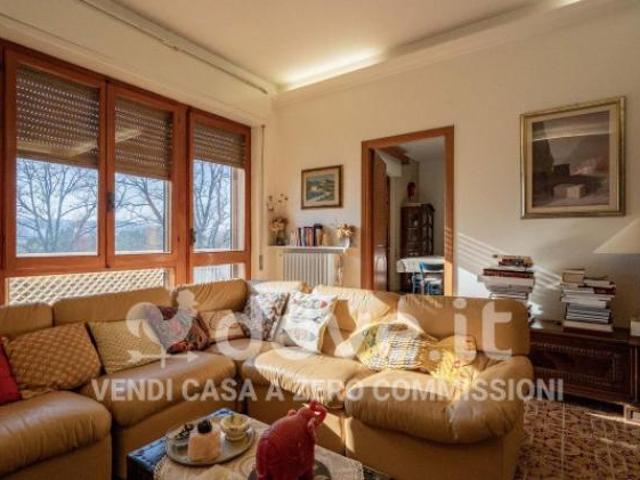 Villa di 280 m con più di 5 locali e box auto in vendita a Castelnuovo Magra [rif. DV 8466 1]