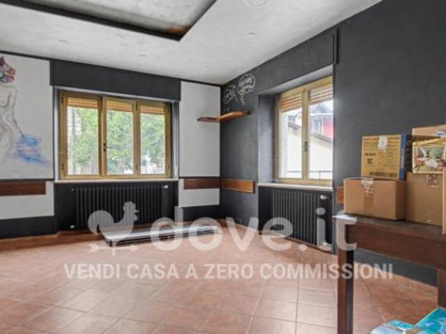 Villa di 300 m con più di 5 locali in vendita a Zogno